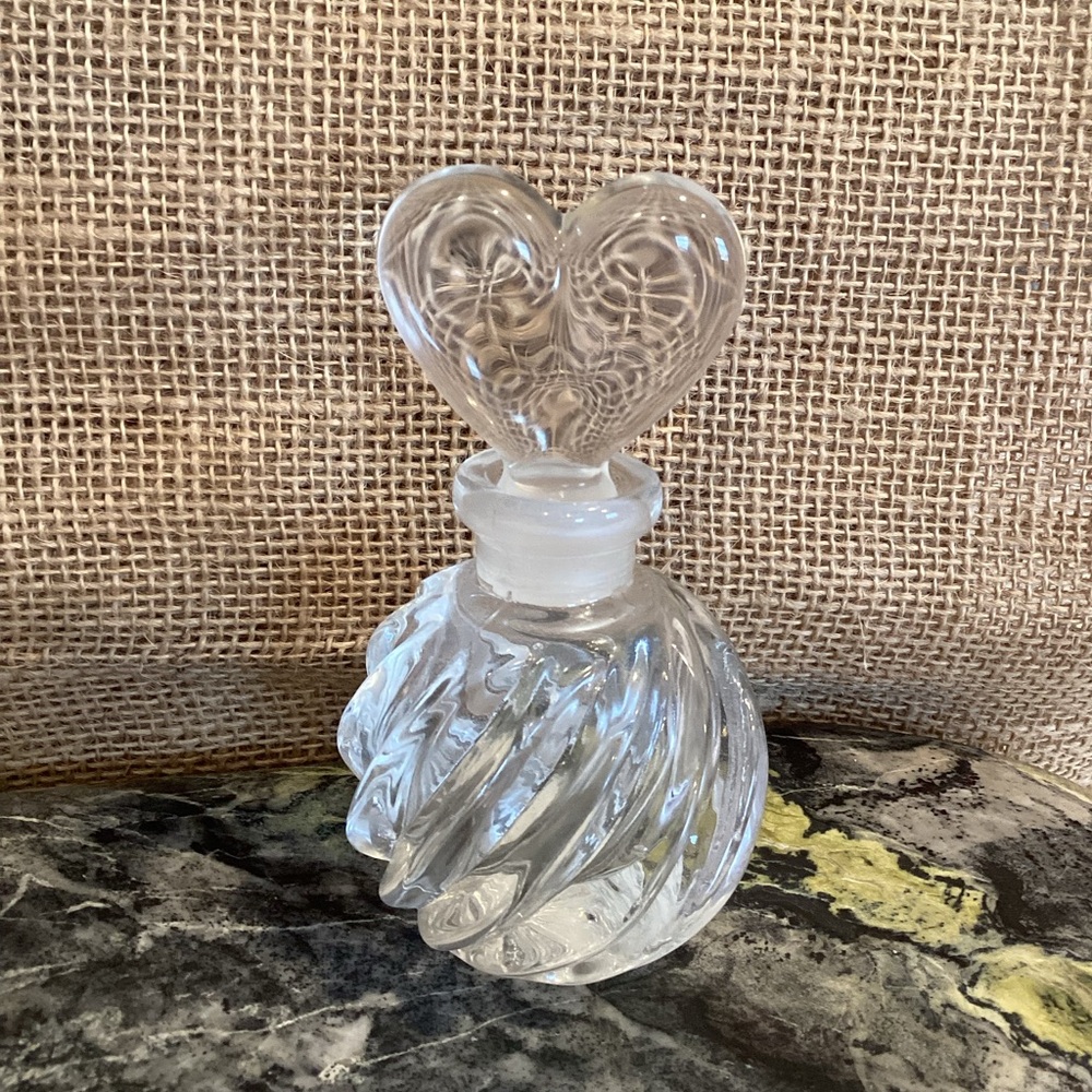 Crystal Clear Round Perfume Bottle With Heart Shape Stopper